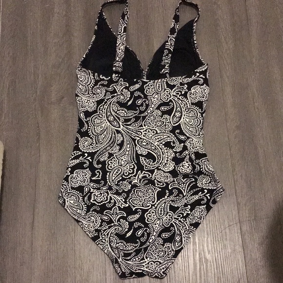 BEACH HOUSE SWIMSUIT - Picture 7 of 16
